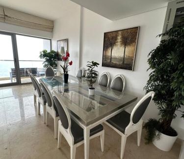 Ash Shati Apartment | شقة بإطلالة بحرية بانورامية في برج داماك