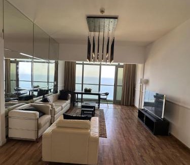 Ash Shati Apartment | شقة بإطلالة على البحر في برج داماك