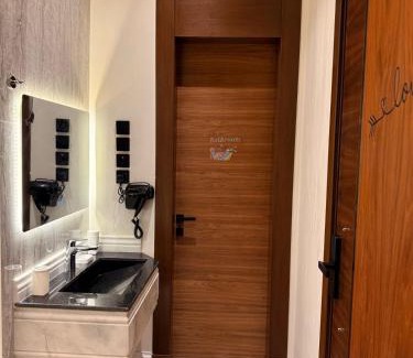 Al Faisaliyah Apartment | شقة بغرفة نوم و صالة بمدخل برمز سري