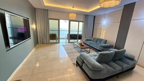 Ash Shati Apartment | شقة ثلاث غرف مطلة على البحر في برج داماك جدة