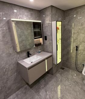 Ash Shati Apartment | شقة ثلاث غرف مطلة على البحر في برج داماك جدة