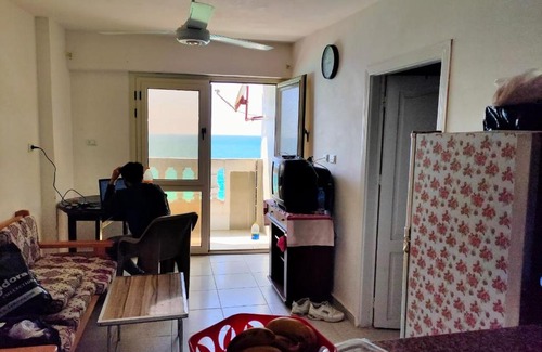 Al-'Amriyah Apartment | شقة علي البحر