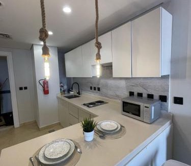 Ash Shati Apartment | شقة فاخرة بإطلالة بحرية في داماك
