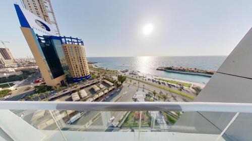 Ash Shati Apartment | شقة في برج داماك بإطلالة بحرية ساحرة