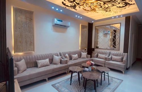 Taif Apartment | شقق فندقية جديدة متعددة الاحجام ديكور فخم مدخل ذكي