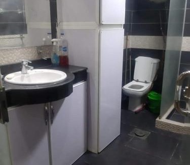 Al Duqqi Apartment | شقه مفروشه بالدقى للايجار مكيفه غرفه نوم وصاله ومطبخ وحمام استديو