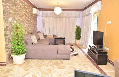 Al Duqqi Apartment | شقه 15