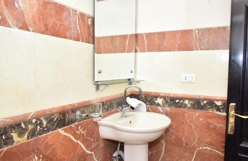 Al Duqqi Apartment | شقه 15