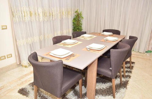 Al Duqqi Apartment | شقه 8