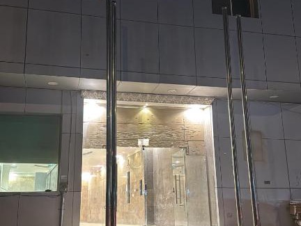 Al Hamra Apartment | غرفة وصالة هادئه