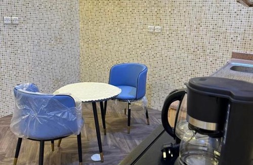 Al Hamra Apartment | غرفة وصالة هادئه