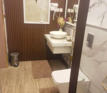 Al-Hofuf Ski Chalet | منتجع وأكواخ الأرازي
