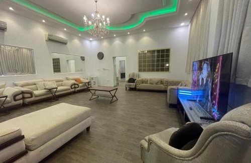 Dhahban Ski Chalet | منتجع واستراحة اليخت