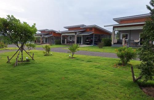 Suan Phueng House | บ้านน้ำผึ้งโฮมสเตย์