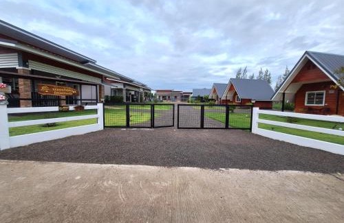 Suan Phueng House | บ้านน้ำผึ้งโฮมสเตย์