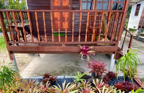 Khanong Phra House | บ้านพรธรณีรีสอร์ทบ้านใหญ่ Baan Ponthoranee Resort Khao Yai