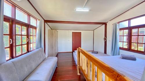 Khanong Phra House | บ้านพรธรณีรีสอร์ทบ้านใหญ่ Baan Ponthoranee Resort Khao Yai
