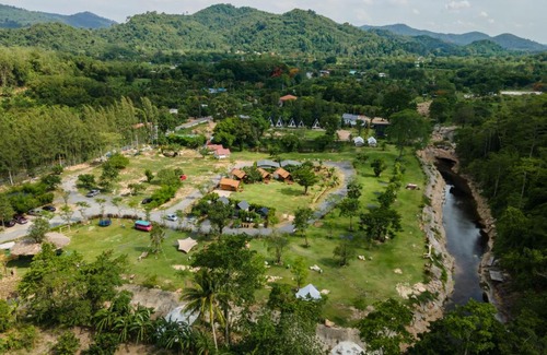 Kaeng Khoi House | บ้านพักไวน์แคมป์ รีสอร์ท