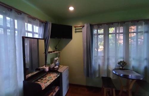Tha Bo House | บ้านพัก ญาวีร์ เฮาส์