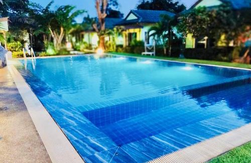 Pak Nam Pran Resort | แสงหิรัญ บีช รีสอร์ท