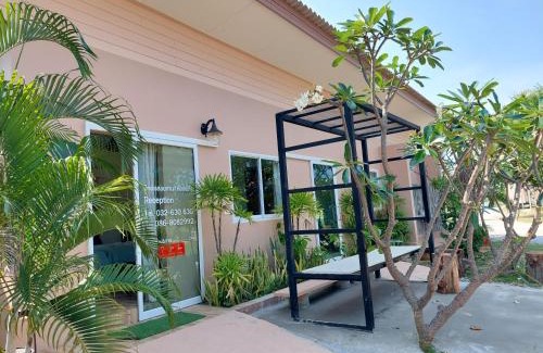 Pak Nam Pran Resort | แสงหิรัญ บีช รีสอร์ท