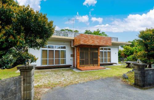Izumi House | ジャングリアまで車で10分Grandmas House 山の宿は一棟貸でBBQ可能