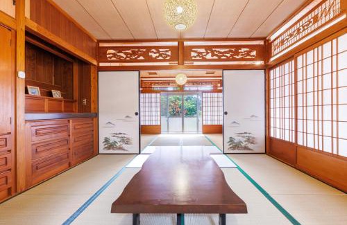 Izumi House | ジャングリアまで車で10分Grandmas House 山の宿は一棟貸でBBQ可能