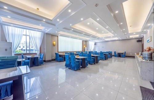 Ziliujing District Hotel | 万信至格酒店自贡彩灯公园华商国际城店