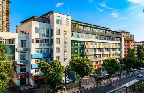 Ziliujing District Hotel | 万信至格酒店自贡彩灯公园华商国际城店