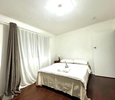 Upper Mount Gravatt House | 凤凰树下英式房
