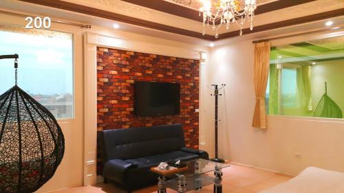 Wujie House | 夢幻城堡民宿