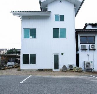 Nanao House | 宿と古道具 iyooo