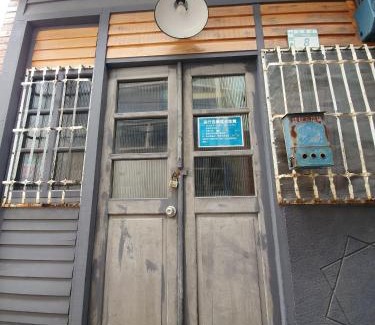 West Central District House | 小巷窄