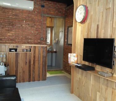 West Central District House | 小巷窄