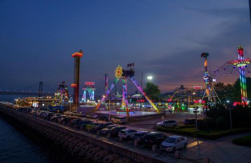 Xinghai Commercial Area House | 满月云朝夕民宿酒店