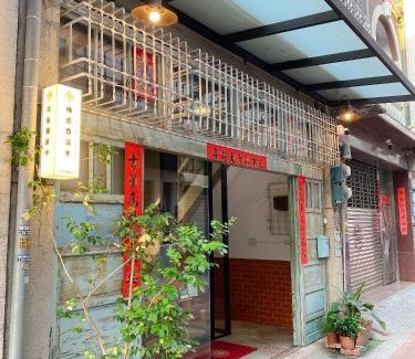 West Central District Hotel | 辣虎邸家 Love Here
