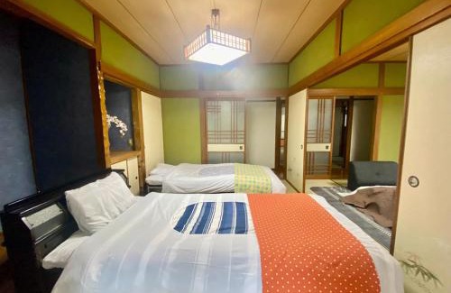 Yufu House | 鉄道と山の見える家
