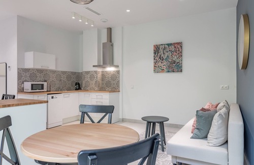 La Petxina Apartment | ꕥ Chic & Comfortable Apartment/Private Terrace ꕥ