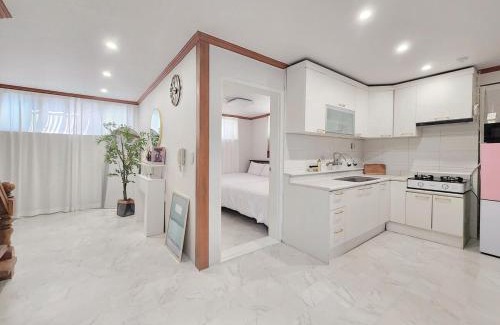 Busanjin Apartment | 강낭콩 스테이 전포역 도보 4분 퀸침대 4개