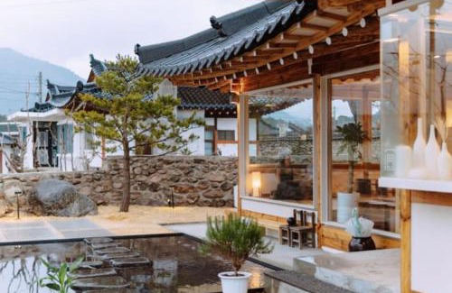 Sokcho Villa | 산아래