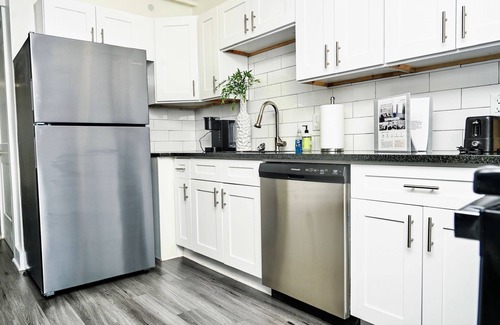 Midtown Apartment | 0.8 miles from Little Caesars Arena, 2 BR with Free Parking