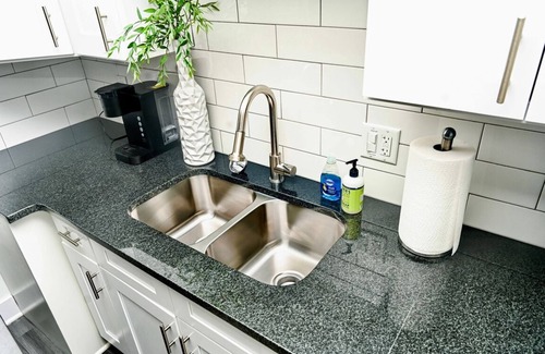 Midtown Apartment | 0.8 miles from Little Caesars Arena, 2 BR with Free Parking