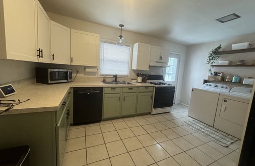 Ellettsville House | 0 cleaning fee- Spacious Ranch in quiet neighborhood 12 minutes to IU
