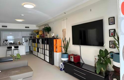 Mascot Apartment | 0 min to train, 2 stops to city