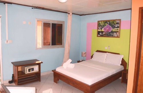 Kribi Bed & Breakfast | 01. Classic Double Room Ile d'Ouessant, 1 Double Bed, Ground Floor