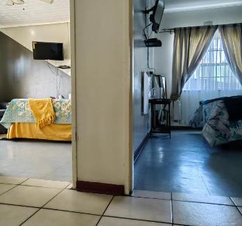 Emfuleni House | 016 Guest House