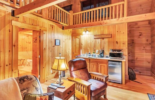 Cabins Apartment | 02) Monongahela Suite