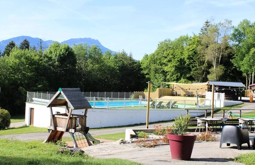 Miribel-les-Echelles Cabin | 04. Roulotte Azalée 4 persons