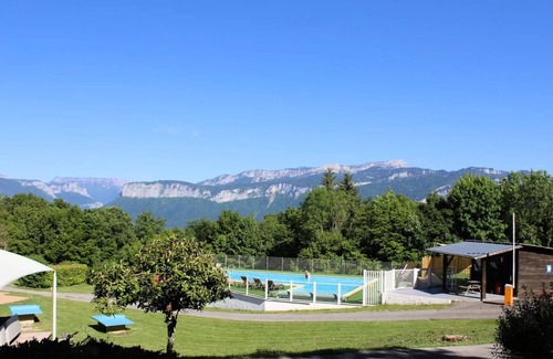 Miribel-les-Echelles Cabin | 04. Roulotte Azalée 4 persons