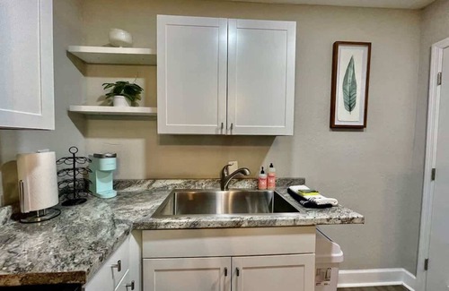 Dixieland Apartment | 1/1 Downtown Lakeland Pet Friendly Home